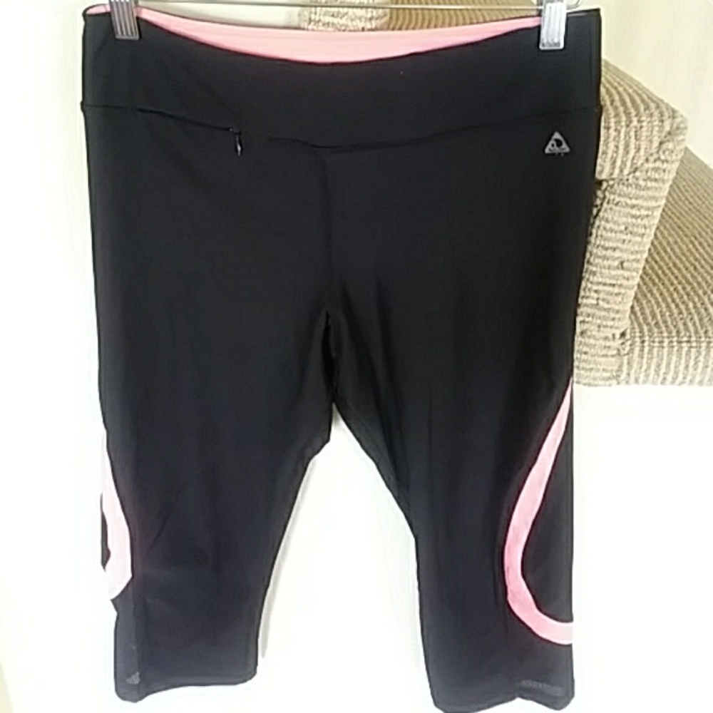 Capri sports leggings.